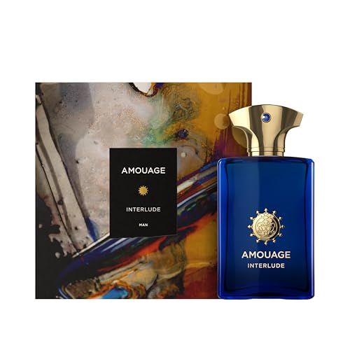 Blaues Parfümflakon mit goldener Kappe und Verpackung. Aufschrift: AMOUAGE INTERLUDE MAN. Abstraktes Design auf der Verpackung.