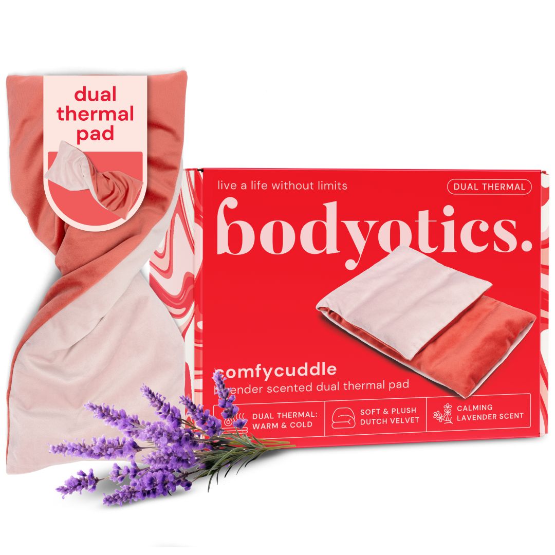 Bodyotics Comfycuddle Dual-Thermo-Kissen in der Verpackung. Das Kissen ist aus weichem, plüschigem Dutch Velvet, Lavendelduft.
