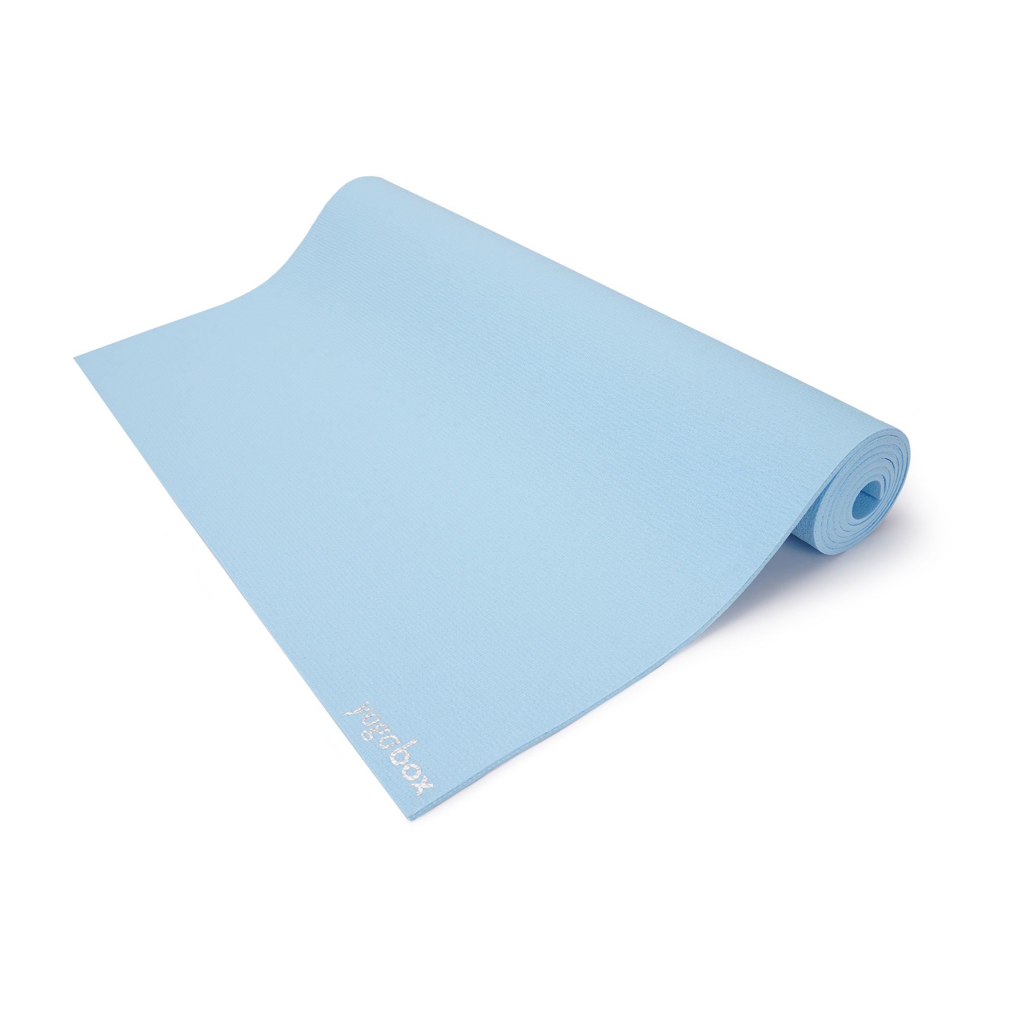 Hellblaue Yogamatte, teilweise aufgerollt. "yogabox" Logo sichtbar.