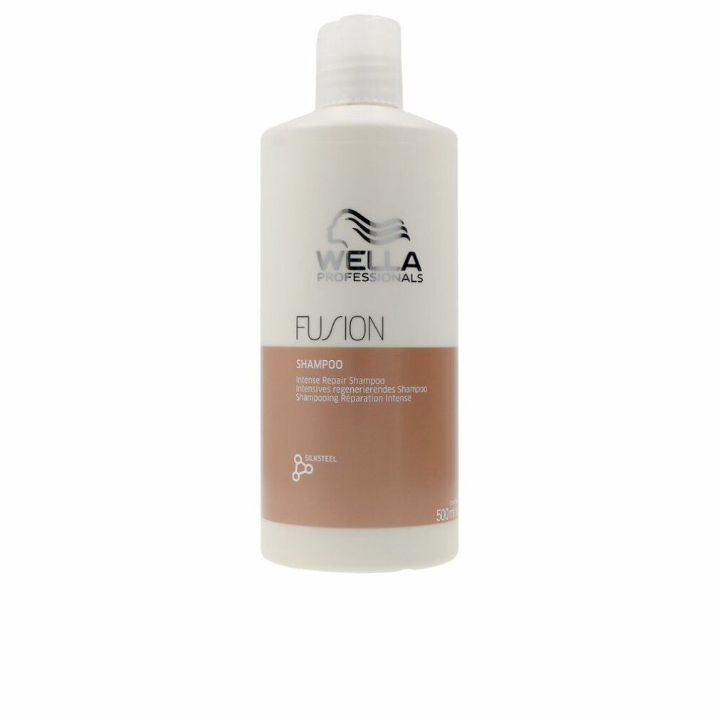 Weiße Shampoo-Flasche mit braunem Abschnitt. Aufschrift: Wella Professionals, Fusion, Shampoo. Flasche steht.