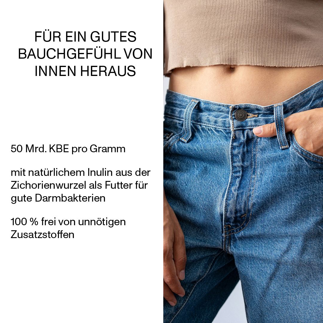 Bauch einer Person in Jeans. Text: Für ein gutes Bauchgefühl von innen heraus. 50 Mrd. KBE pro Gramm, mit Inulin, 100% frei von Zusatzstoffen.