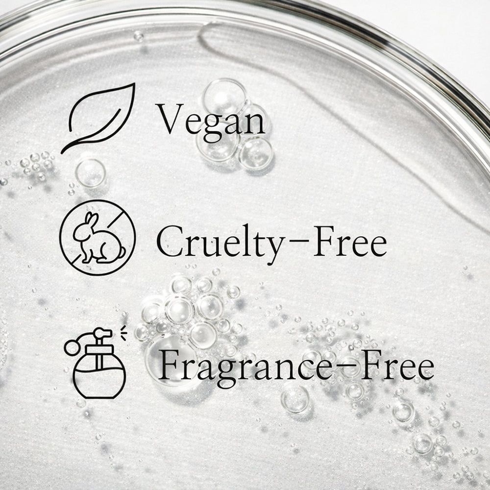 Abbildung mit Symbolen: Vegan, Cruelty-Free, Fragrance-Free. Auf einer transparenten Oberfläche mit Blasen.