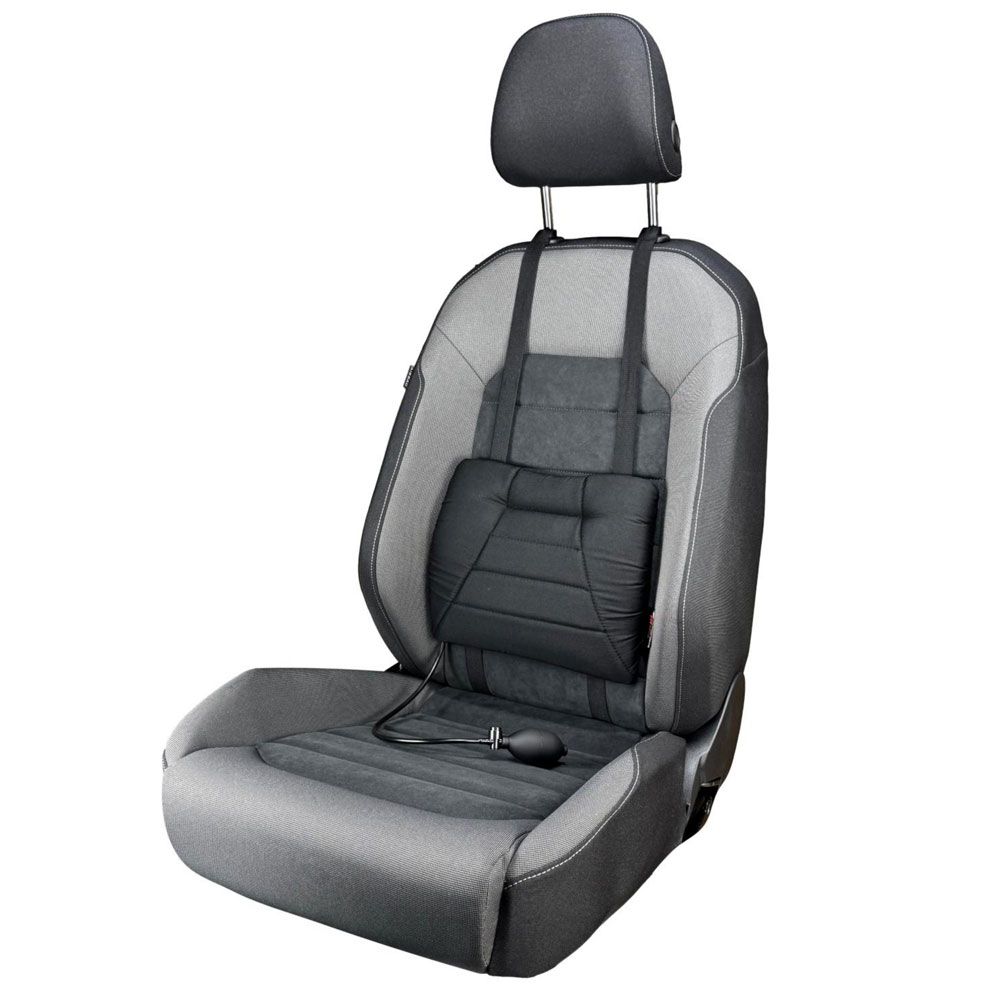 Schwarze Rückenstütze in einem Autositz. Mit Pumpe und Schlauch. Grauer und schwarzer Autositz.