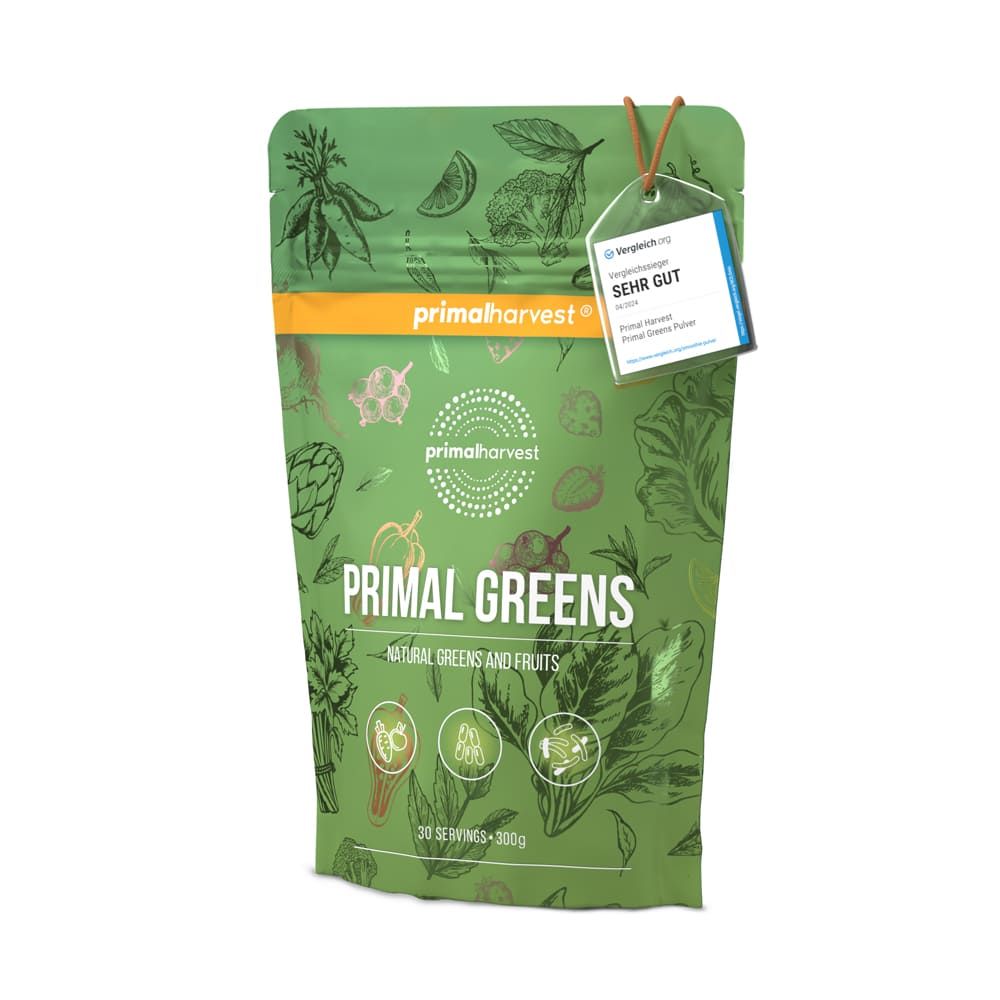 Grüne Tüte mit Primal Greens. Aufdruck: Primal Greens, Natural Greens and Fruits. Anhänger: Sehr Gut.