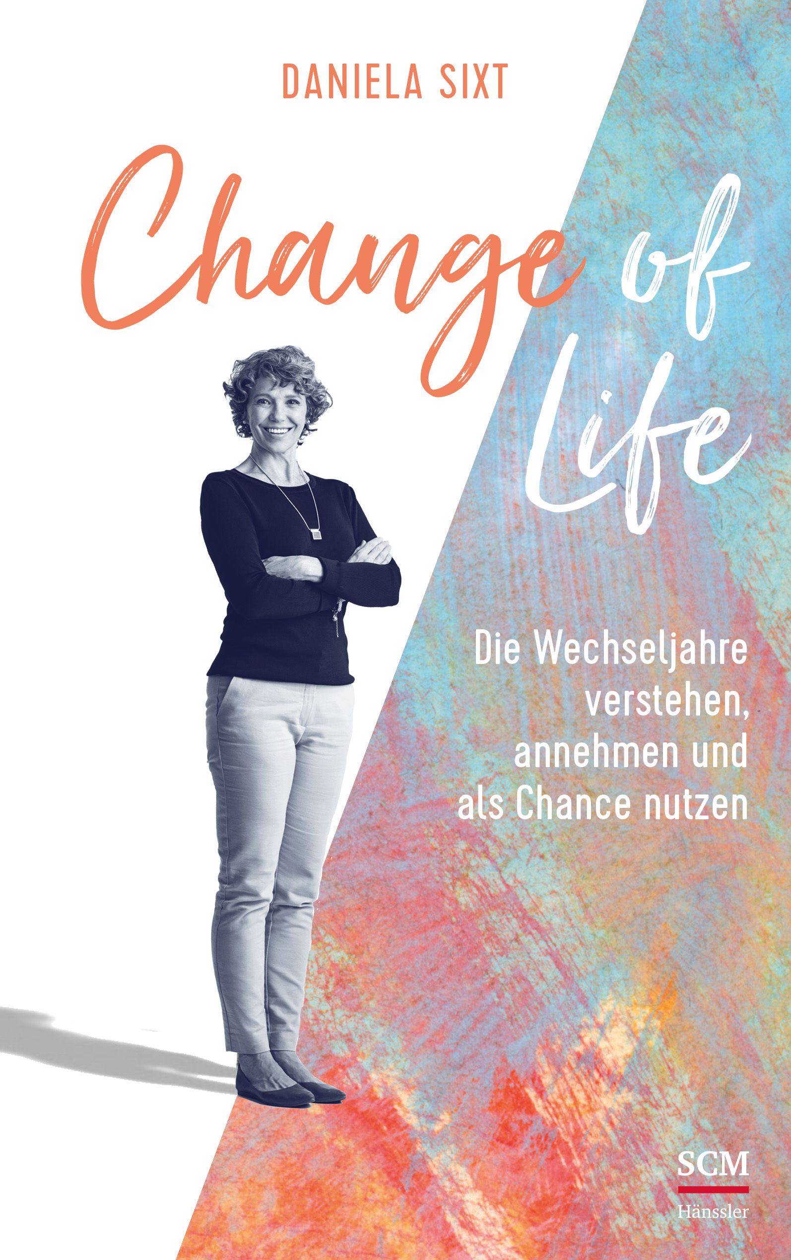 Buchcover mit Titel "Change of Life". Frau steht vor abstraktem Hintergrund. Autorin: Daniela Sixt. Verlag: SCM Hänssler.