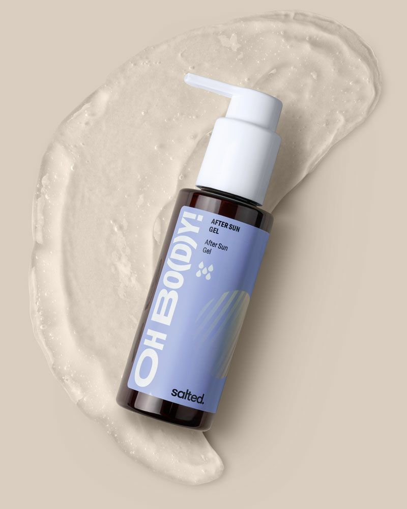 Braune Pumpflasche mit Etikett 'OH BODY! After Sun Gel' auf hellem Hintergrund.