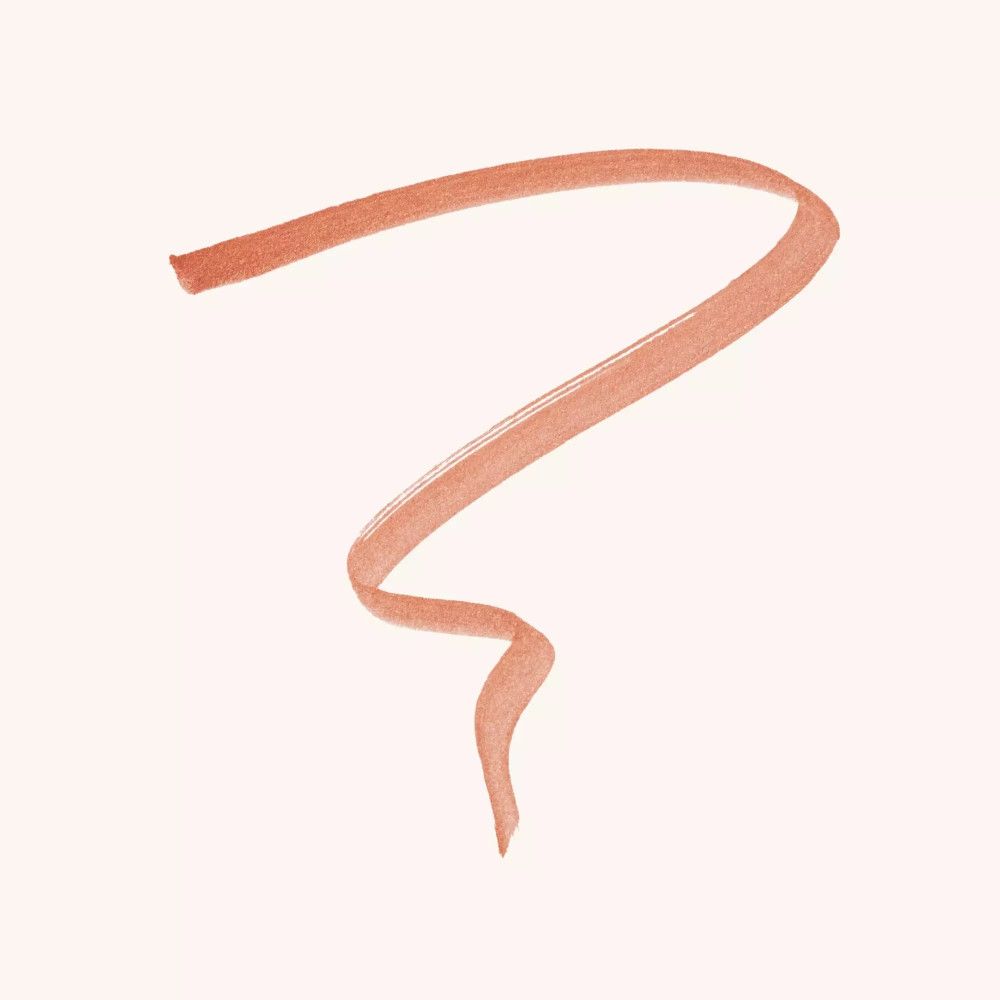 Orangener Eyeliner-Strich auf hellem Hintergrund.