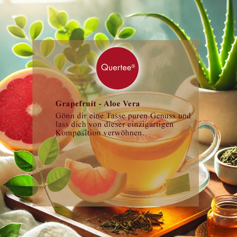 Glasbecher mit Quertee®-Tee. Roter Kreis mit Quertee®-Logo. Grapefruit-Aloe Vera-Aufschrift. Grapefruit- und Aloe Vera-Dekoration.