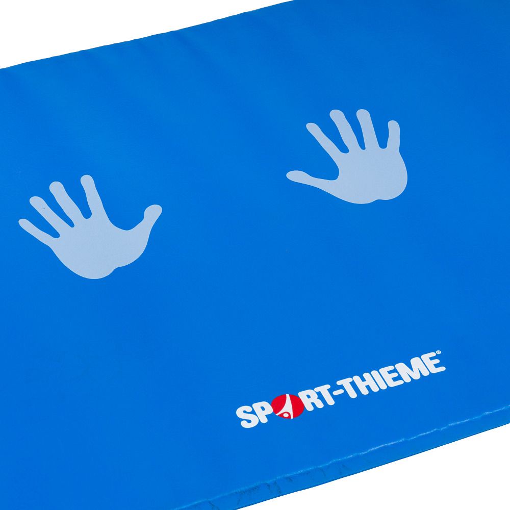 Blaue Matte mit Handabdrücken. Schriftzug SPORT-THIEME.