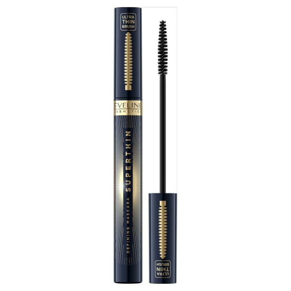 Schwarze Mascara-Tube mit goldfarbenen Akzenten und Schriftzug. Der Applikator ist herausgezogen.