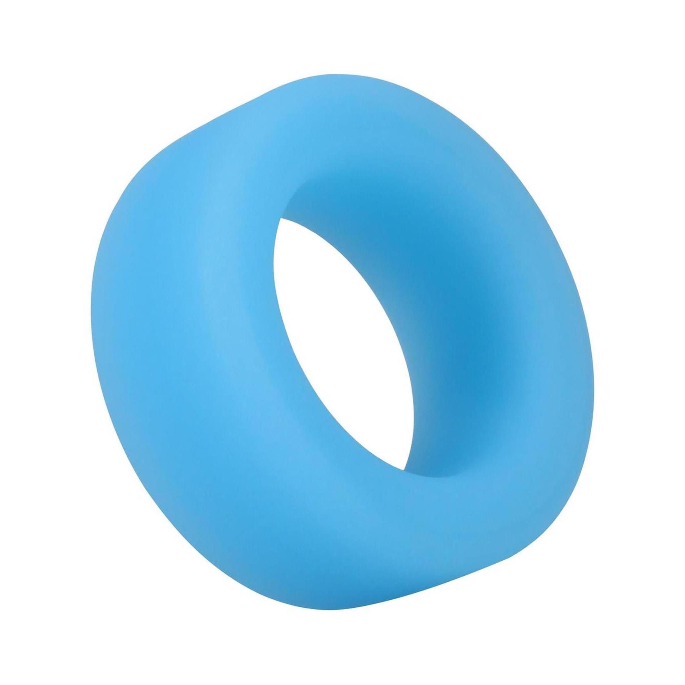 Blauer Cockring aus Gummi. Ringförmig, mit abgerundeten Kanten. Freigestellt auf weißem Hintergrund.