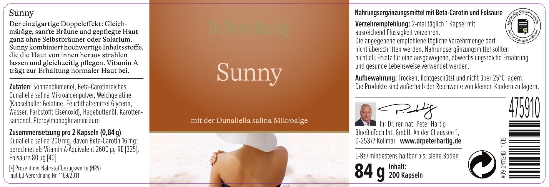 Eine Frau hält eine braune Flasche mit goldfarbenem Deckel. Auf dem Etikett steht "Sunny".