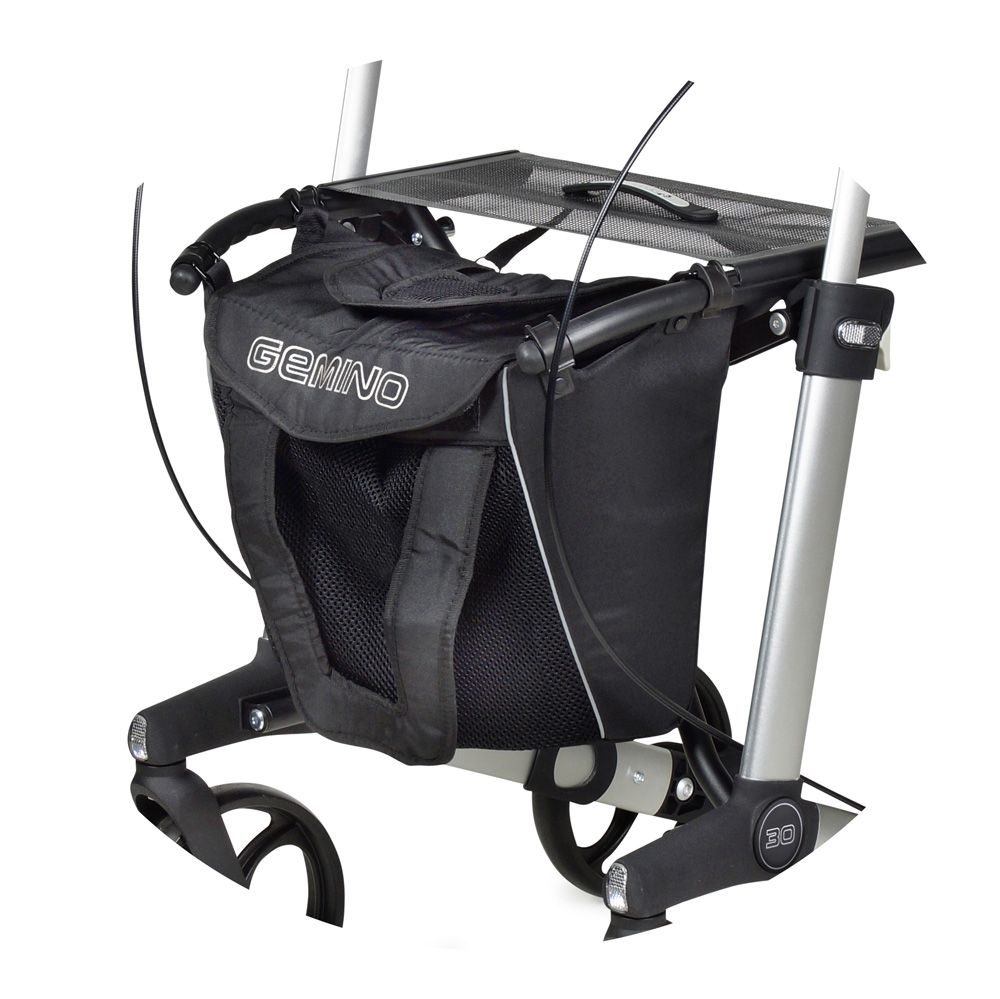 Schwarze Tasche mit GEMINO-Logo am Rollator. Netz- und Stoffmaterialien. Schwarze Räder und silberfarbener Rahmen.