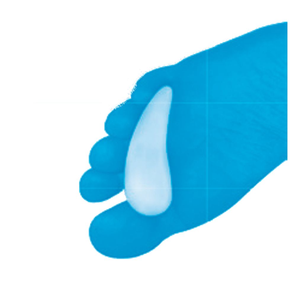 Weißes, tropfenförmiges Polster auf einem blauen Hintergrund. Es wird von einer Hand gehalten.