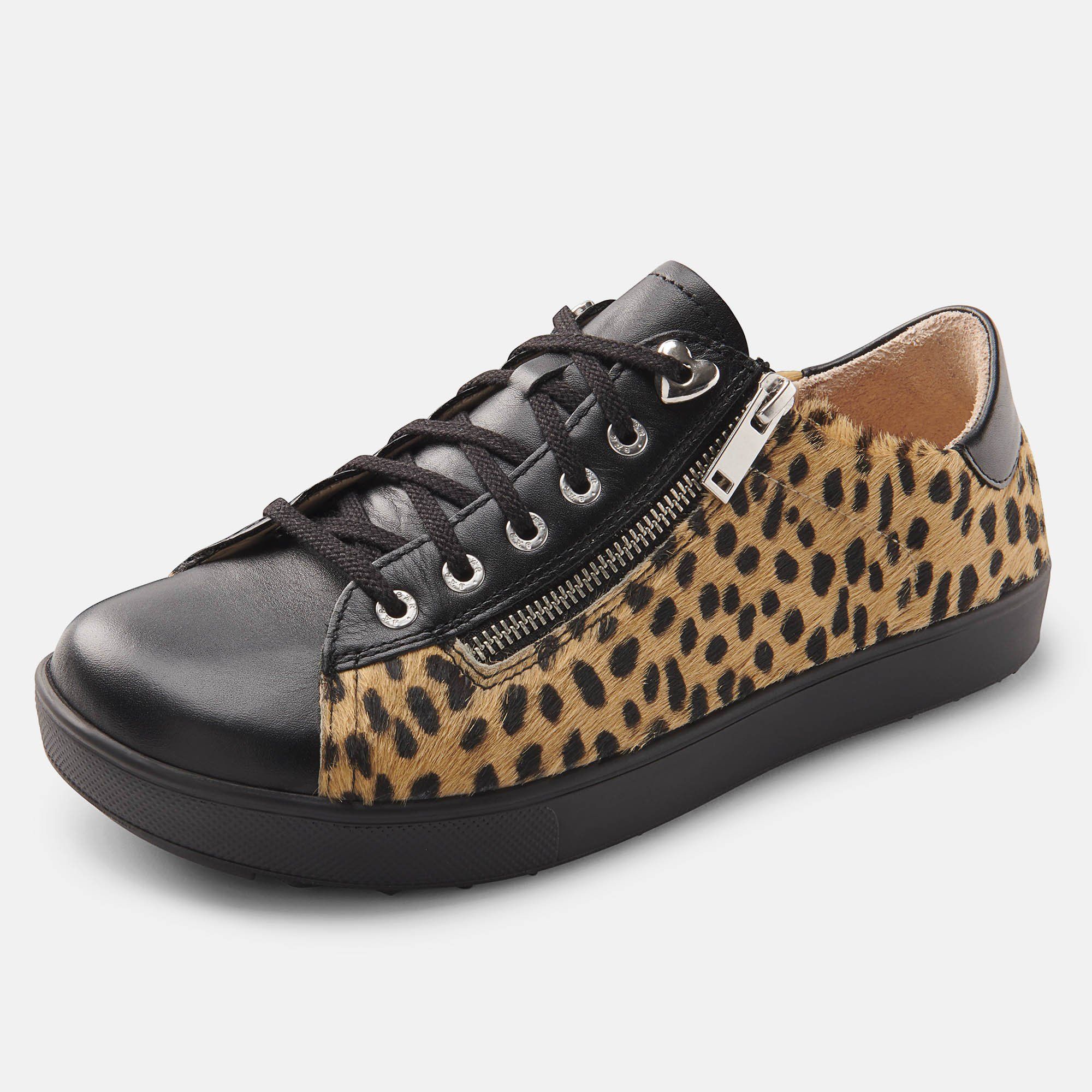 Schwarzer Schnürschuh mit Leopardenmuster und Reißverschluss. Nahaufnahme. Breite Sohle.