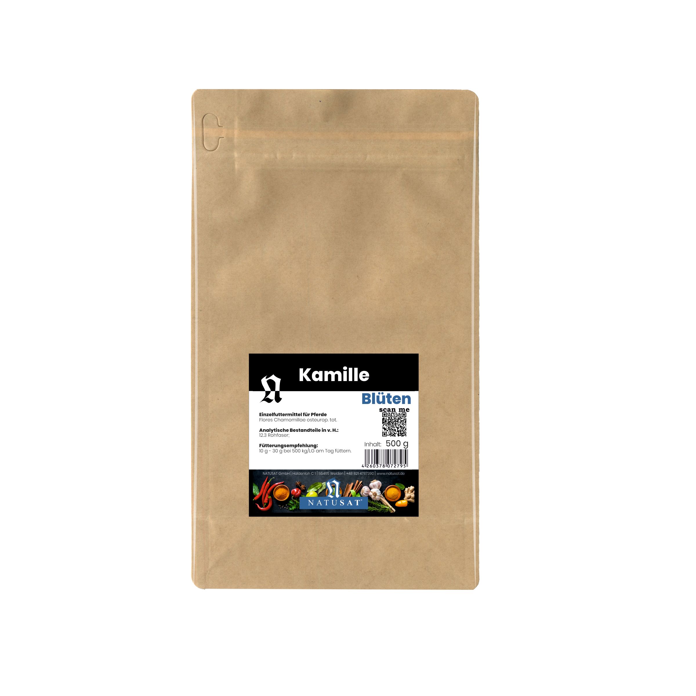 Braune Papiertüte mit Aufdruck 'Kamille Blüten'. Label mit Produktinformationen und Logo.