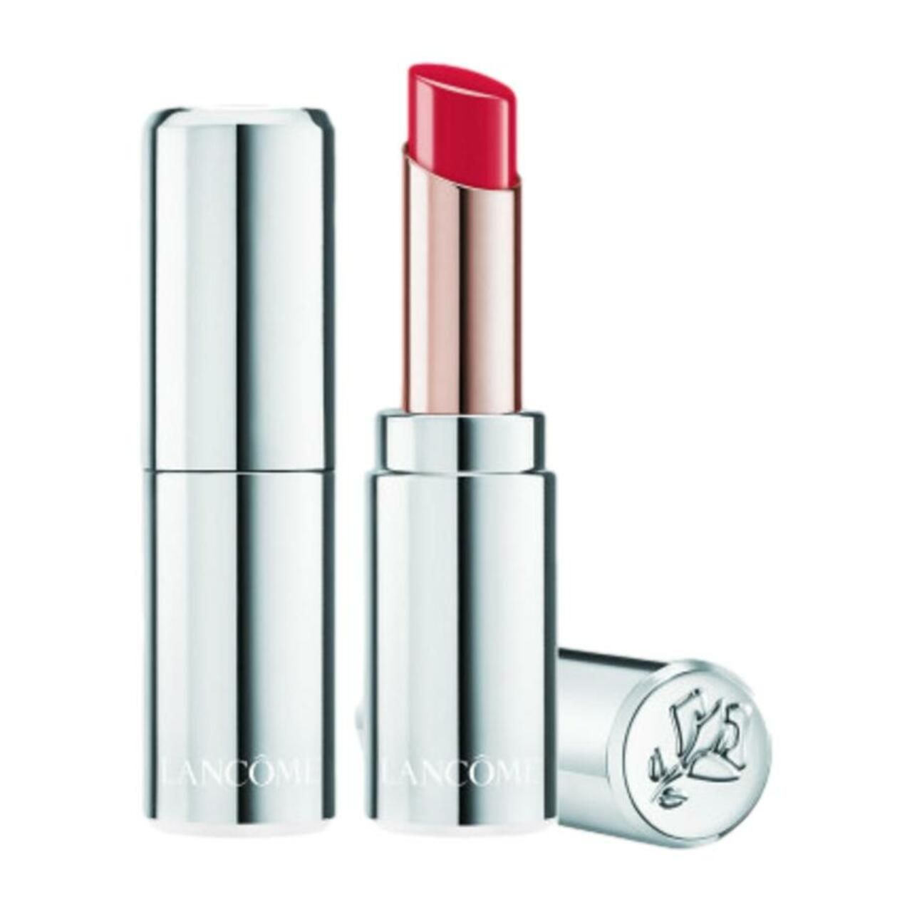 Lippenstift mit silberfarbener Hülse und roter Spitze. Der Deckel liegt daneben. Auf der Hülse steht "Lancôme".