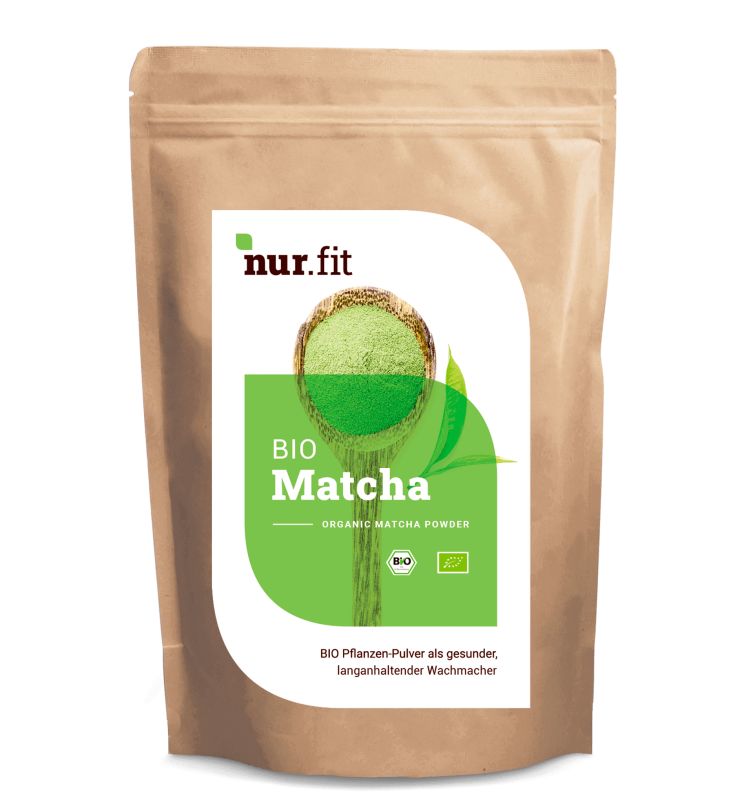 Beutel mit BIO Matcha Pulver, mit Pfeilen und Text. Enthält eine Schüssel mit Matcha und Schneebesen.