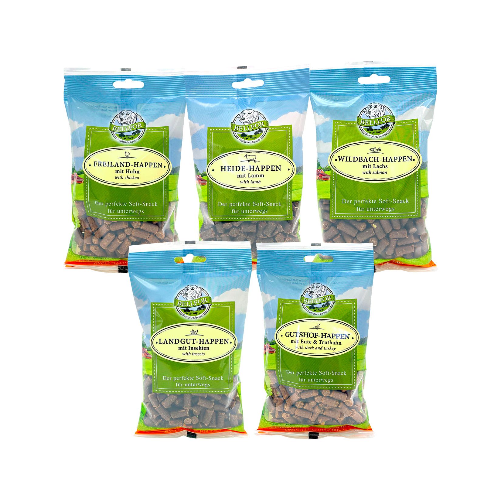 Fünf Beutel Bellfor Soft-Snacks für Hunde. Aufschrift: Freiland-, Heide-, Wildbach-, Landgut-, und Gutshof-Happen.
