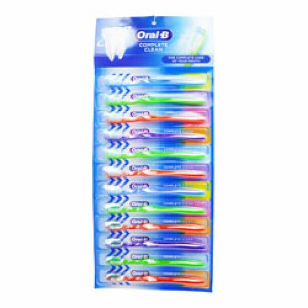 Packung mit 12 Zahnbürsten. Mehrfarbige Griffe, blaue Verpackung mit Oral-B-Logo und Produktbezeichnung.