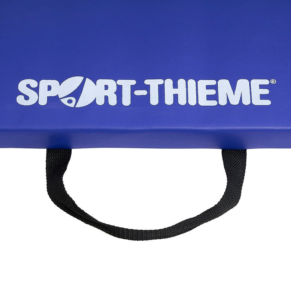 Blaues Sport-Thieme Foldy. Weißer Schriftzug. Schwarzer Tragegriff. Logo.