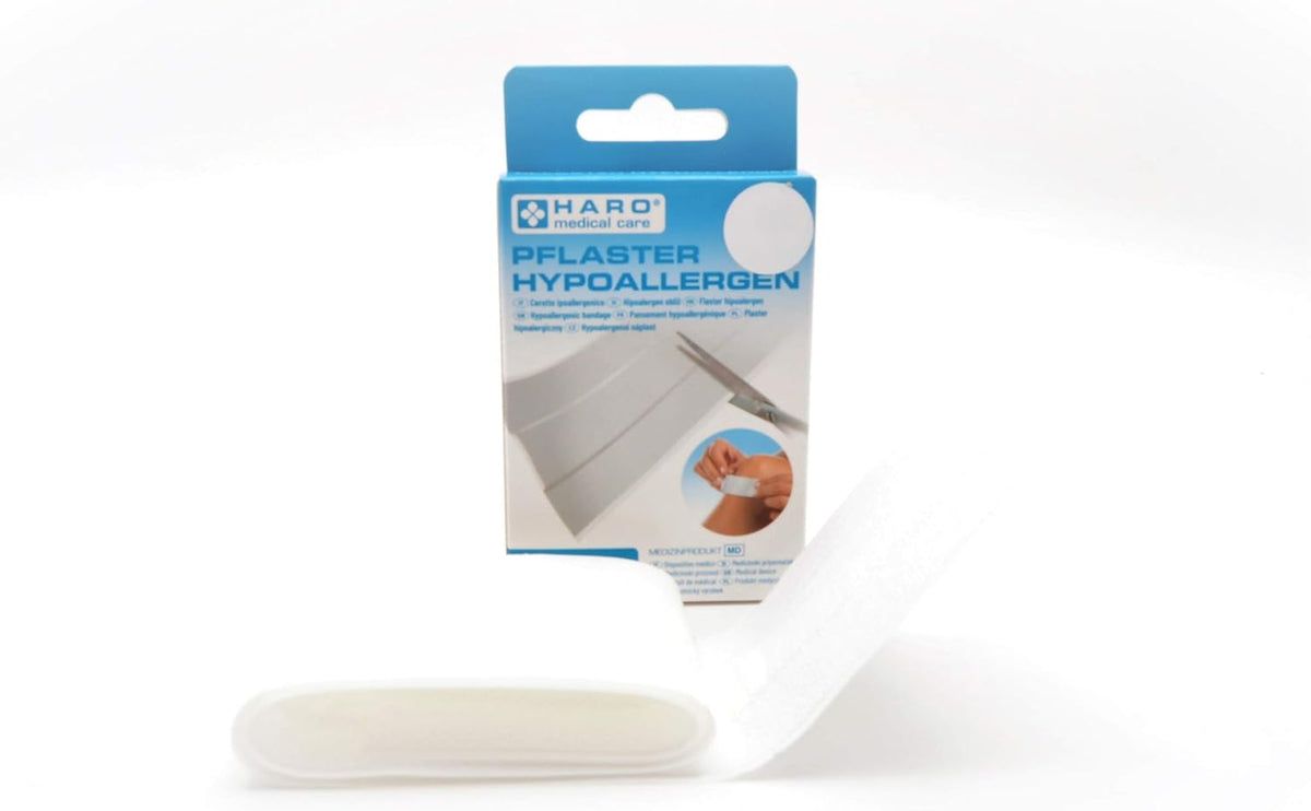 Haro Pflaster hypoallergen, Verpackung geöffnet. Pflasterstreifen sichtbar. Verpackung blau-weiß. Medizinprodukt.