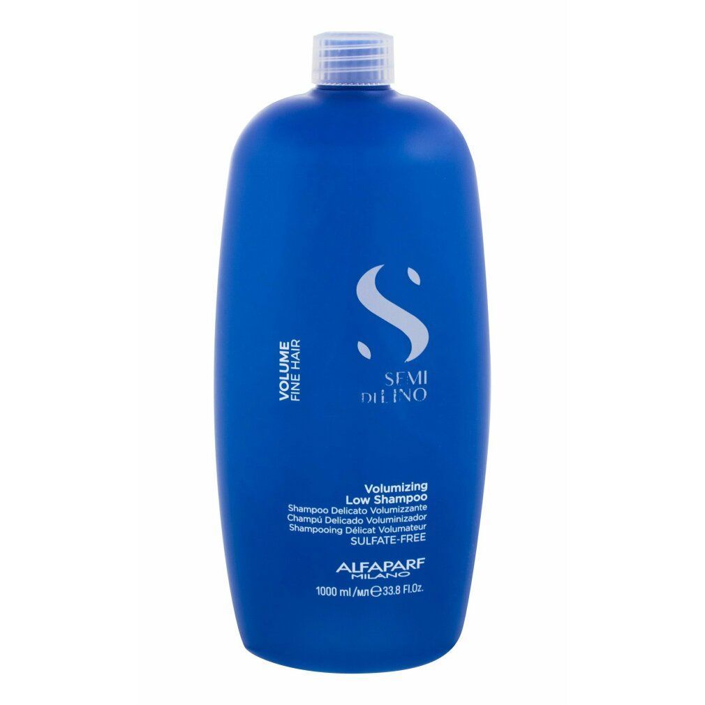Blaue Shampoo-Flasche mit weißem Deckel. Text: Semi Di Lino, Volume Fine Hair, Volumizing Low Shampoo, Alfaparf Milano. 1000 ml.