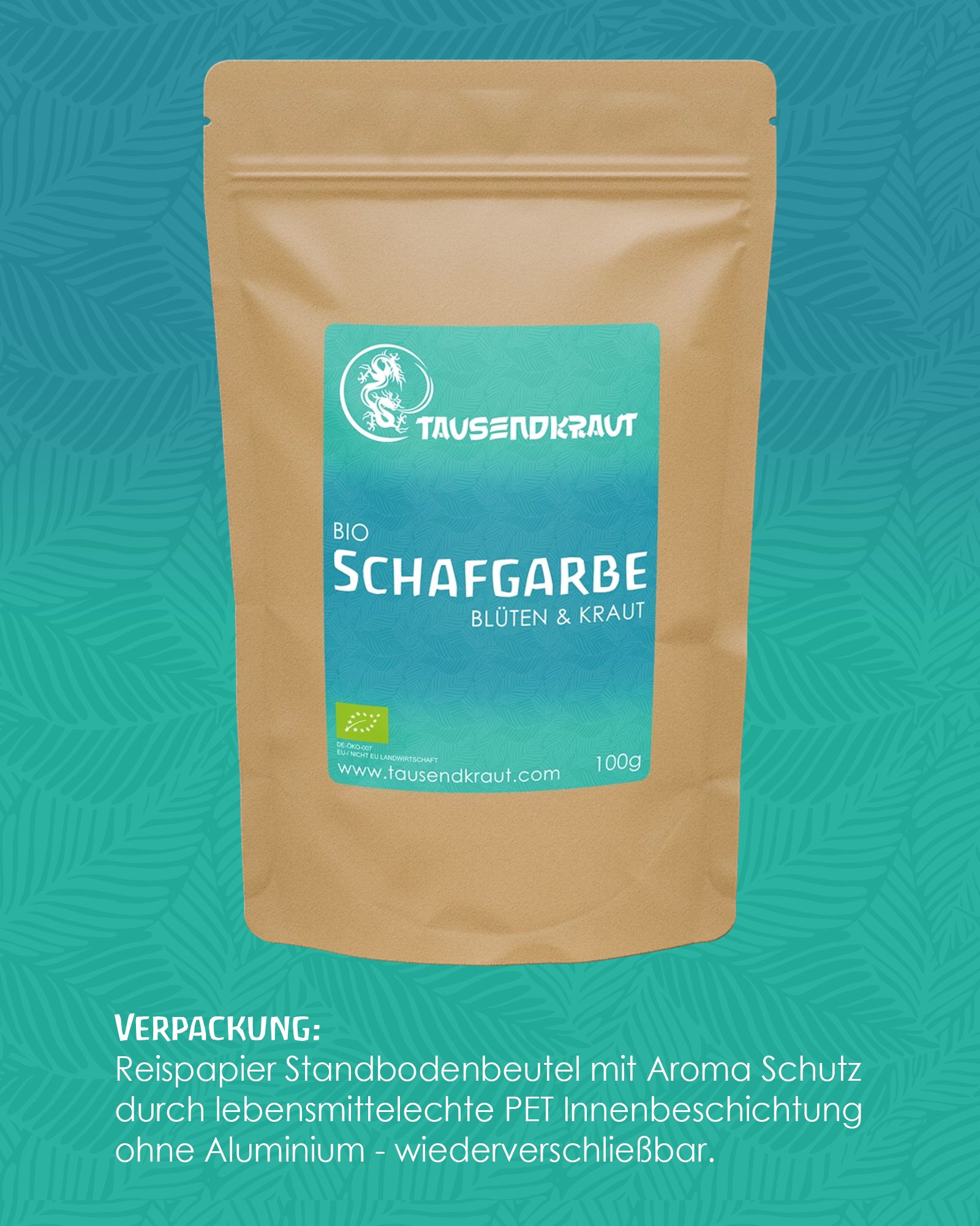 Beutel mit blau-grünem Etikett. Aufschrift: BIO Schafgarbe Blüten & Kraut. Logo und Text: Tausendkraut. Verpackung: Standbodenbeutel mit Aromaschutz.