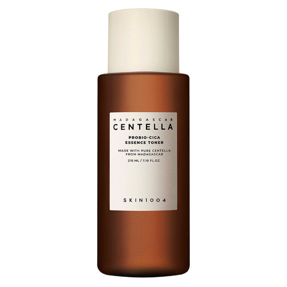 SKIN1004 Madagascar Centella Probio-Cica Essence Toner Flasche wird in Hand gehalten.
