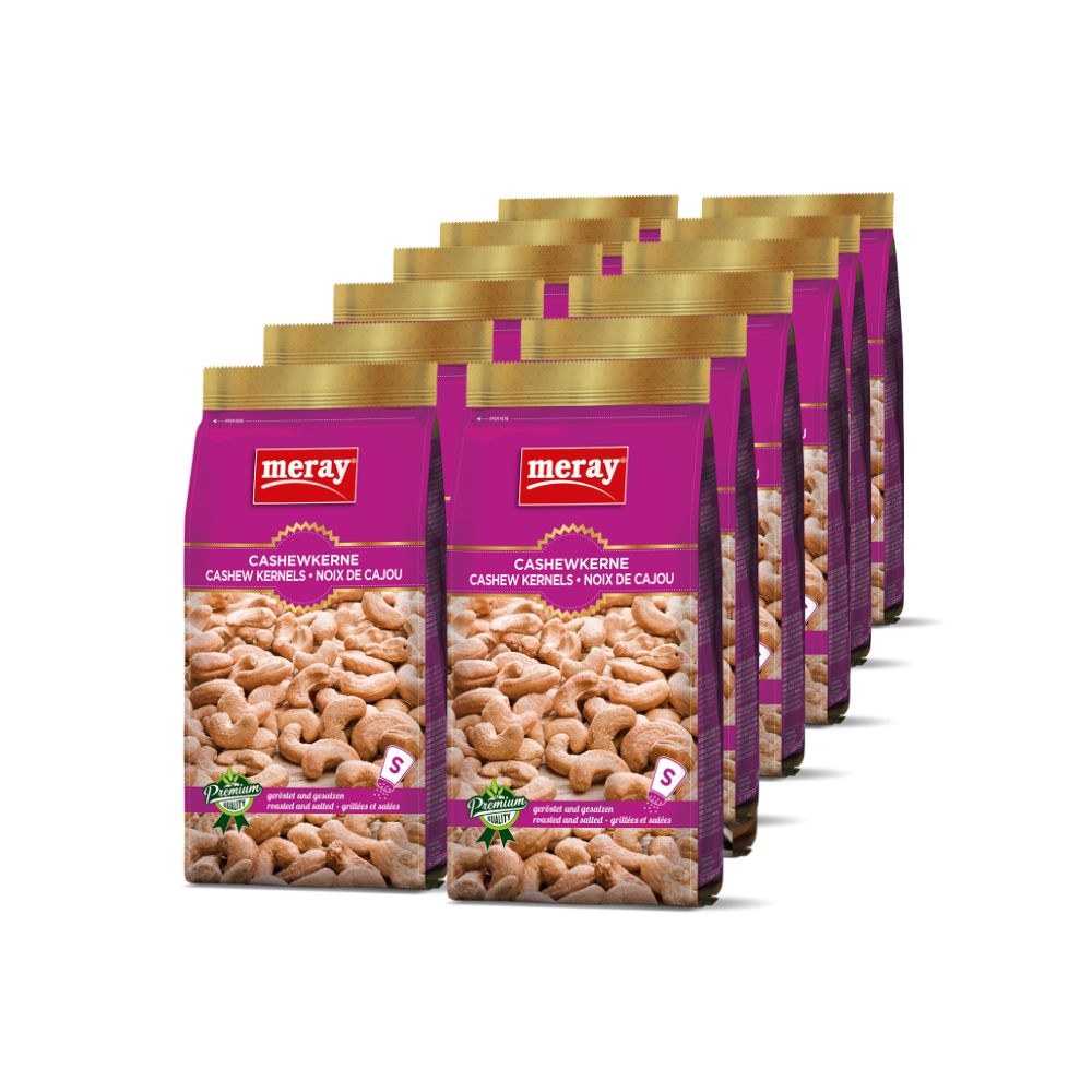 Mehrere Beutel Cashewkerne, geröstet und gesalzen. Marke: meray. Verpackung mit goldfarbenem Verschluss und lila Hintergrund.