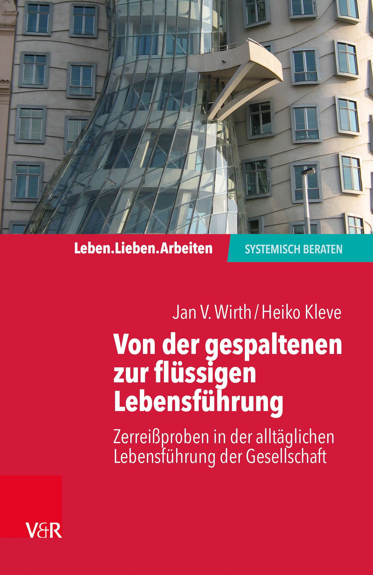 Buchcover mit Titel: Von der gespaltenen zur flüssigen Lebensführung. Autoren: Jan V. Wirth, Heiko Kleve. Verlag V&R. Roter Hintergrund, Gebäude im Hintergrund.