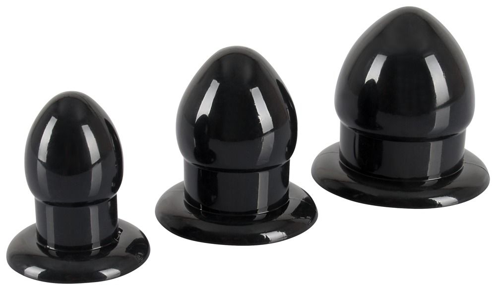 Drei schwarze Anal-Plugs in verschiedenen Größen. Konische Form mit breiter Basis.