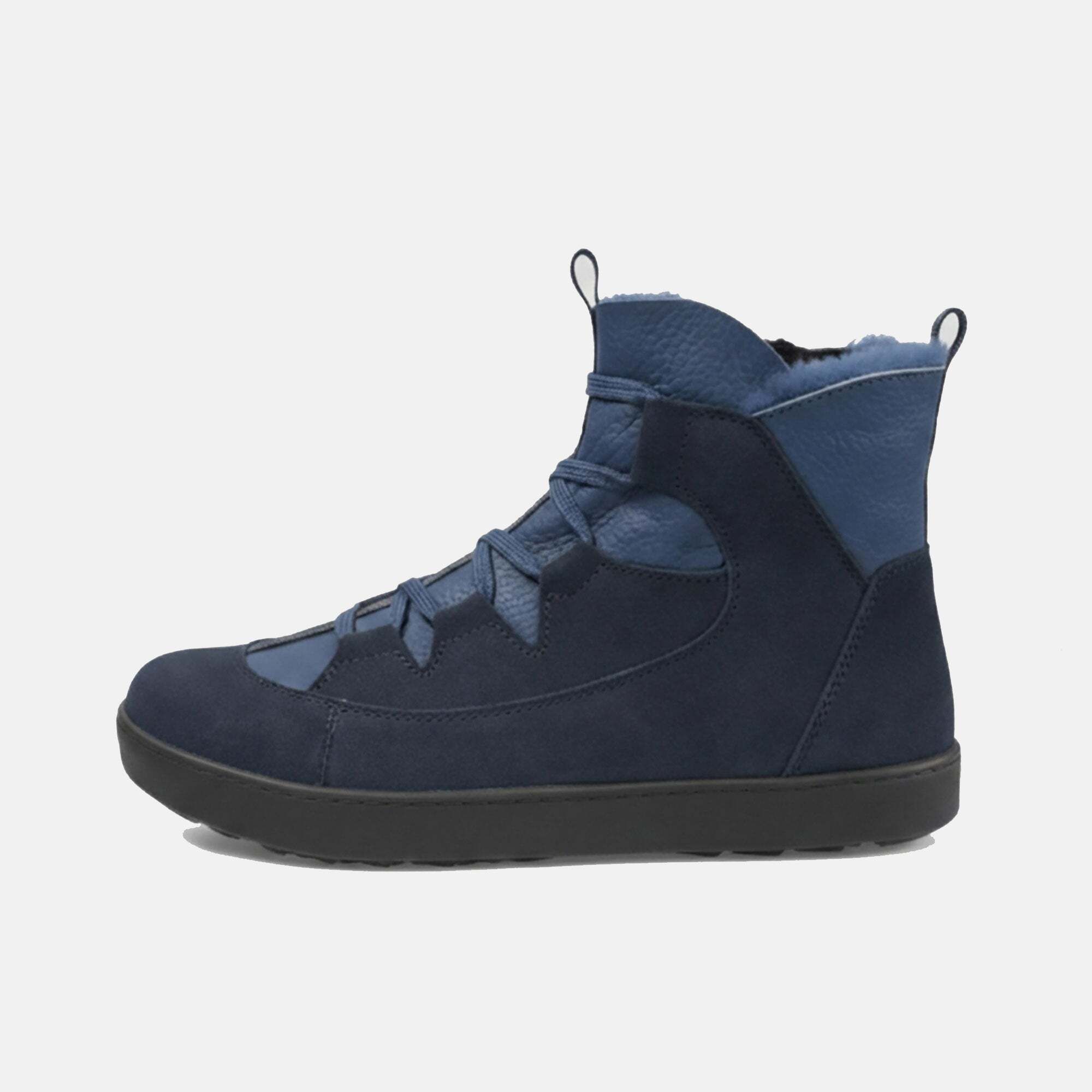 Dunkelblaue Stiefeletten aus Leder und Wildleder, schräge Vorderansicht.