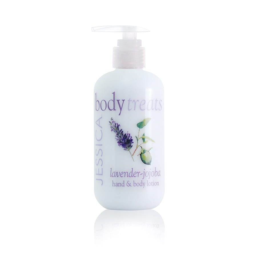 Flasche Hand- und Körperlotion mit Pumpverschluss. Aufschrift "body treats", "JESSICA", "lavender-jojoba hand & body lotion". Abbildung von Lavendel.