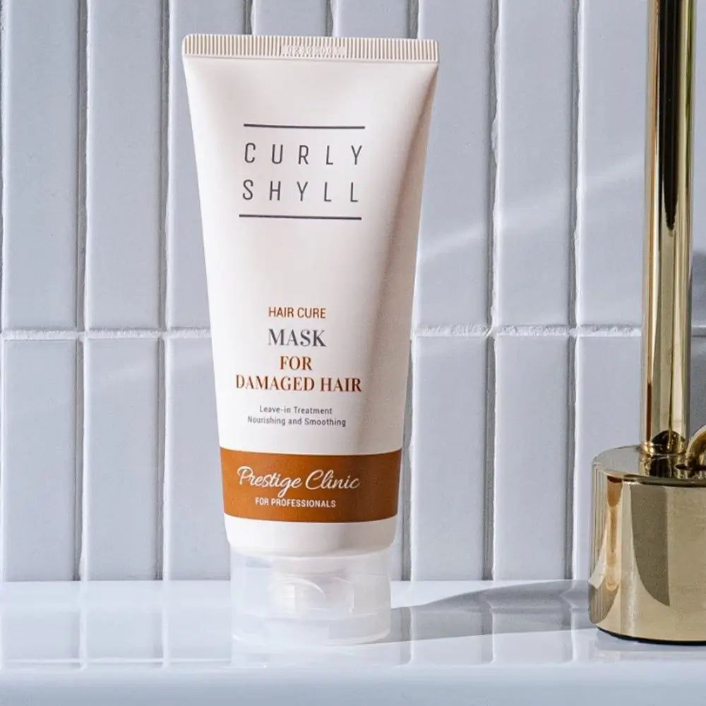 Creme-Tube mit Produktbeschriftung: CURLY SHYLL, HAIR CURE MASK FOR DAMAGED HAIR. Leave-in Treatment, Nourishing and Smoothing. Prestige Clinic.