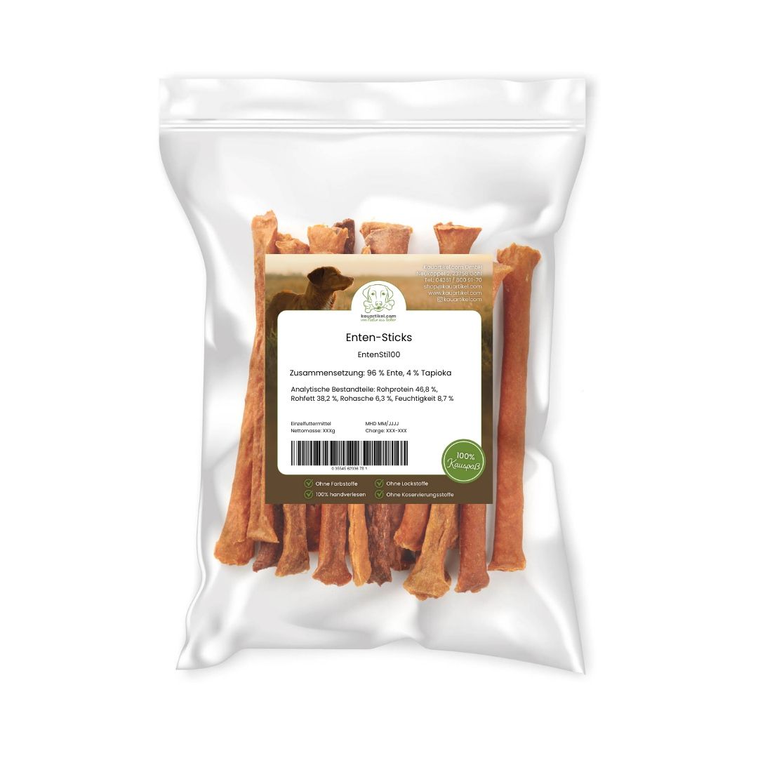 Verpackung mit Entensticks für Hunde. Enthält analytische Bestandteile und Zusammensetzung.