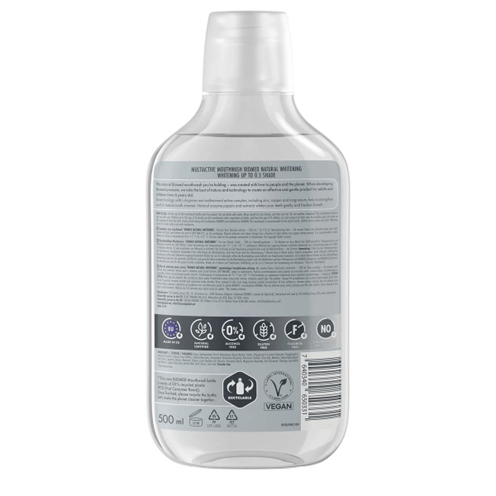 Rückseite einer Mundspülungsflasche. Textinformationen, Logos für vegan, recycelbar, und andere Zertifizierungen. Volumenangabe: 500ml.