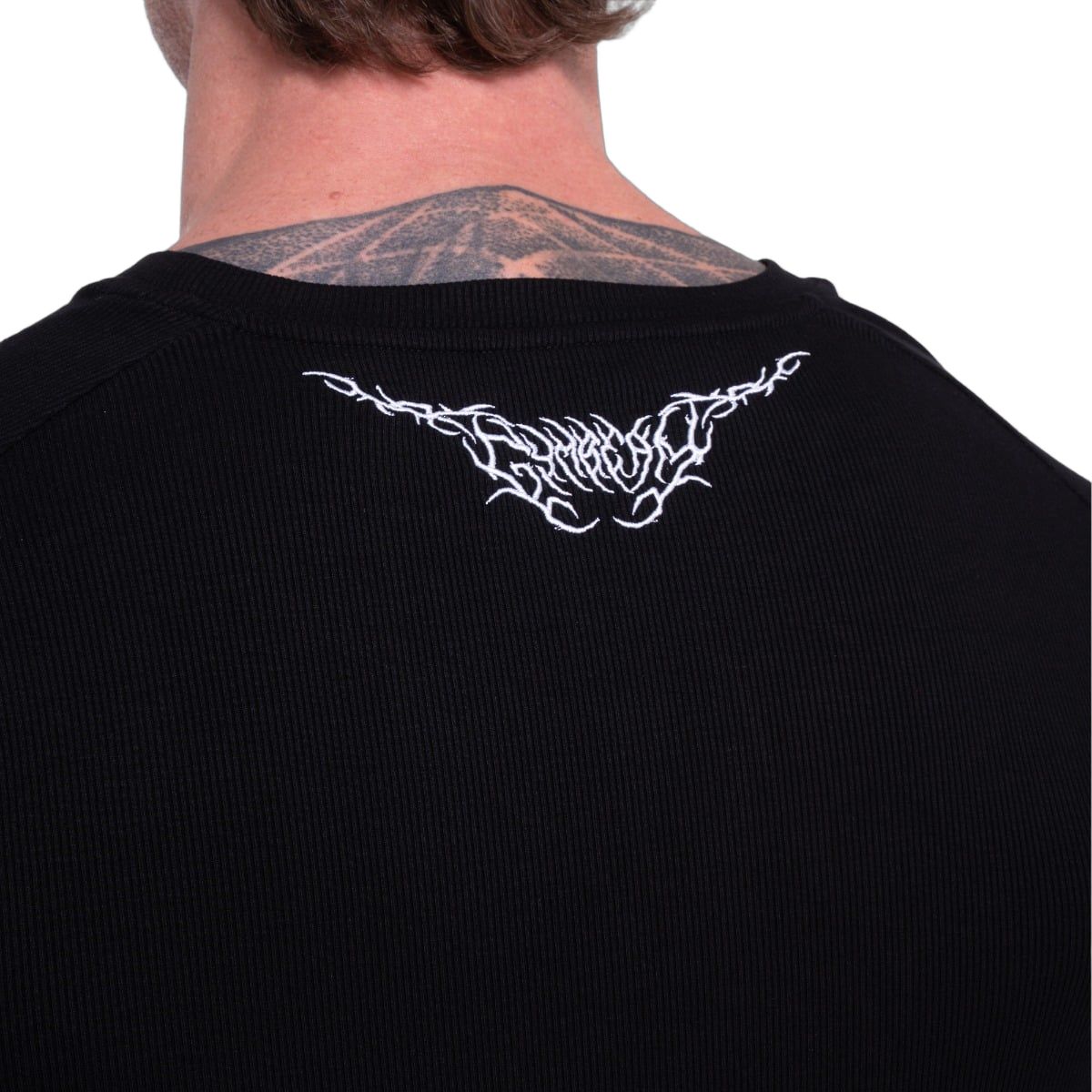 GymBeam T-Shirt Herren slim gerippt mit Tribal-Stickerei in Schwarz