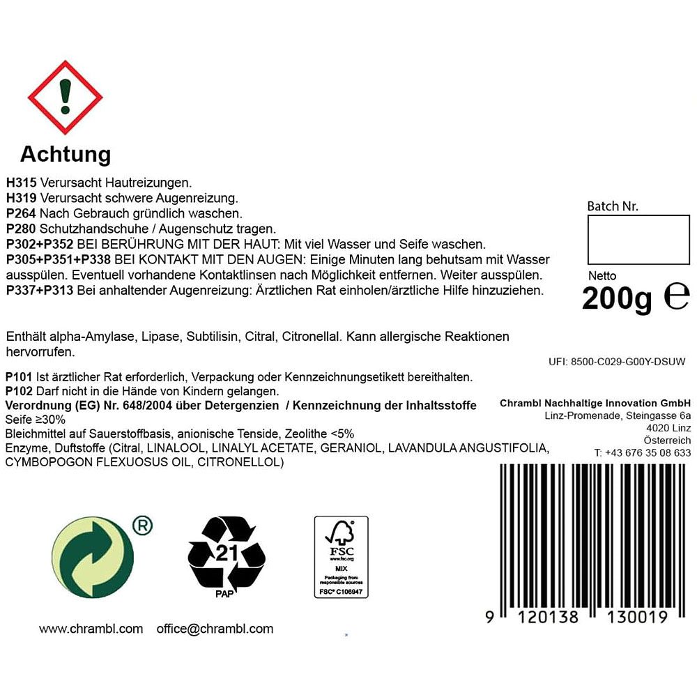 Rückseite der Waschmittelverpackung. Warnhinweise, Inhaltsstoffe, Herstellerinformationen, Chargennummer, Nettogewicht 200g, FSC-Siegel.