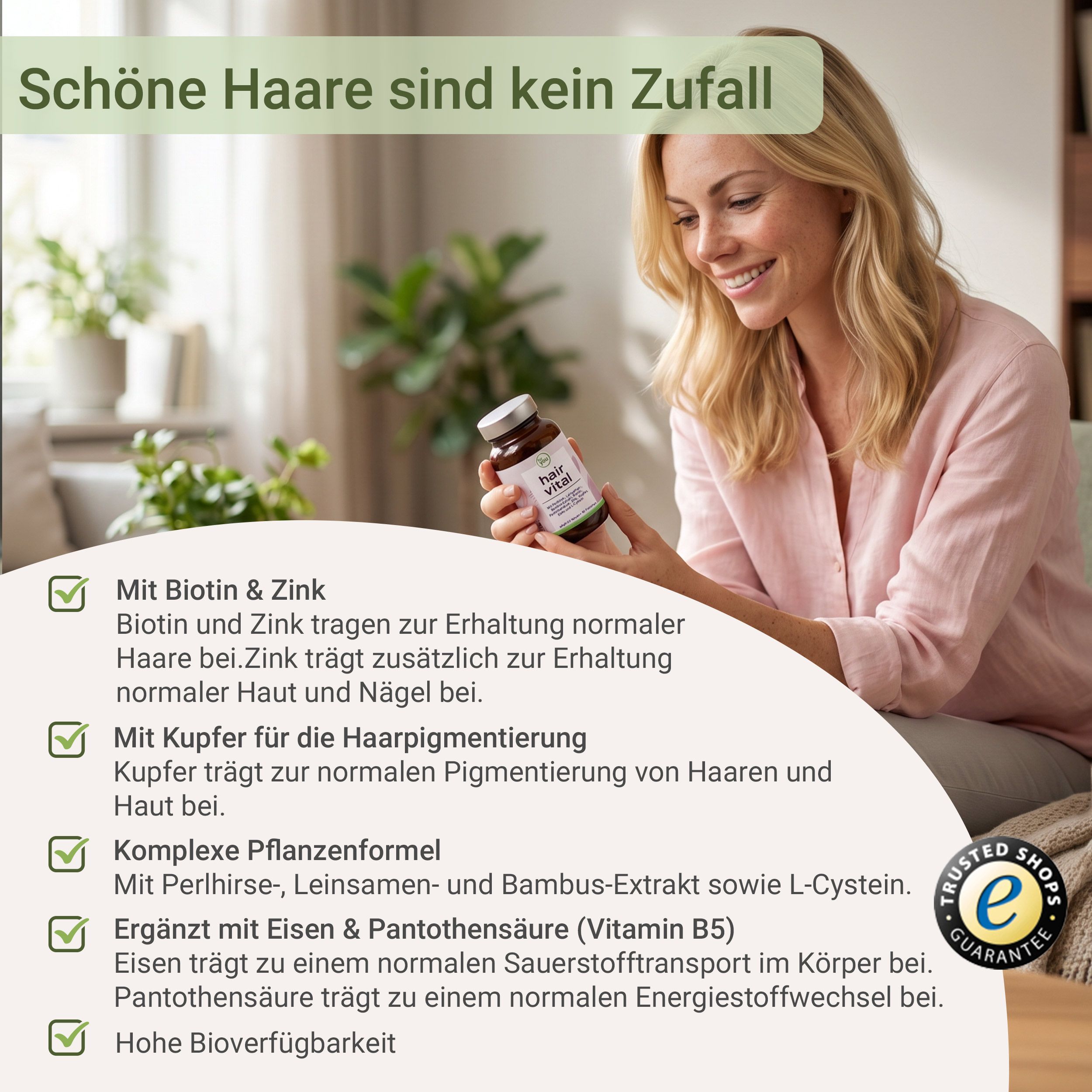 Braune Glasflasche mit Kapseln, beschriftet mit 'Hair Vital'. Eine Frau hält die Flasche.