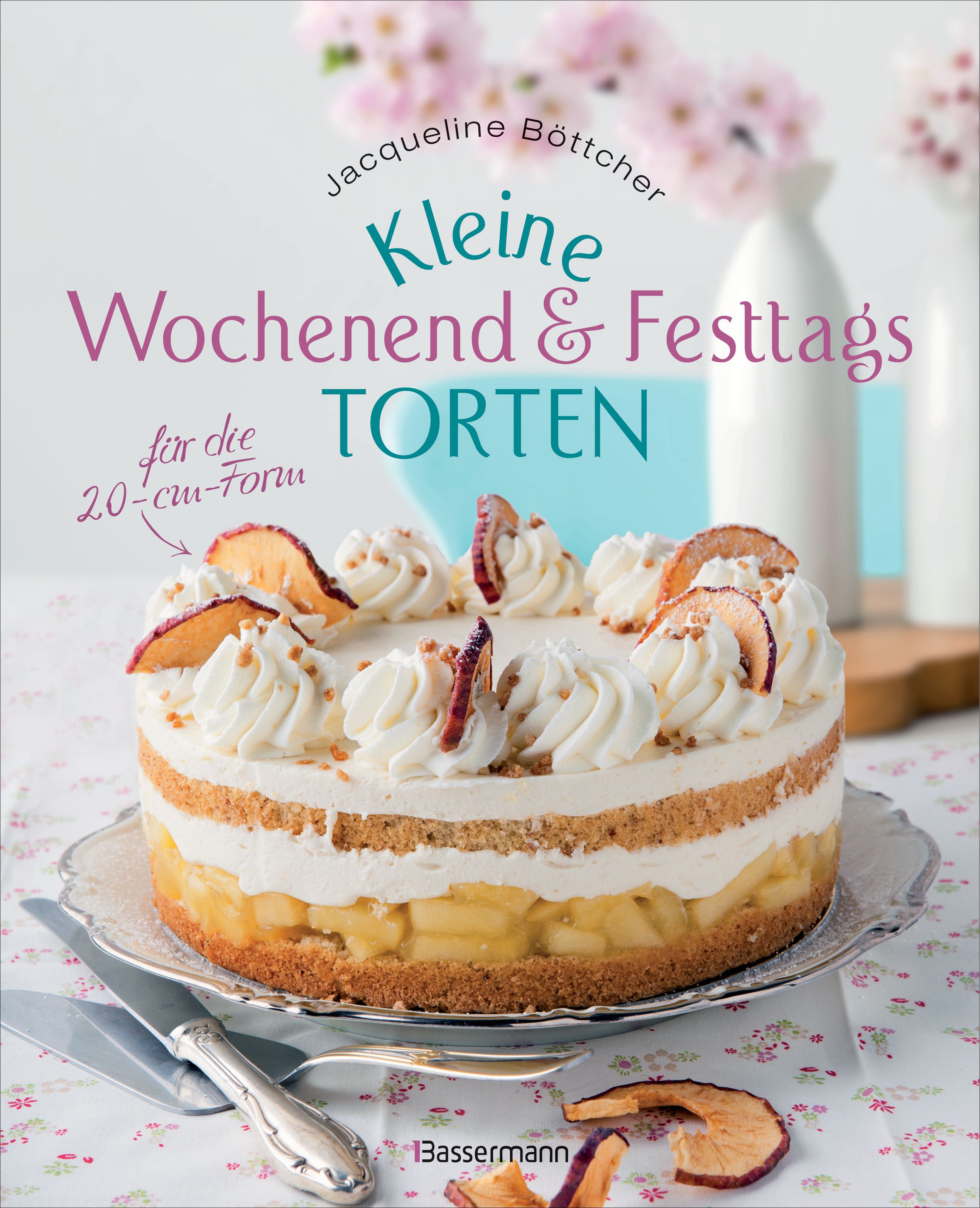 Buchcover mit Kuchen. Titel: Kleine Wochenend & Festtagstorten. Autor: Jacqueline Böttcher. Kuchen auf Teller, dekoriert mit Sahne und Früchten.