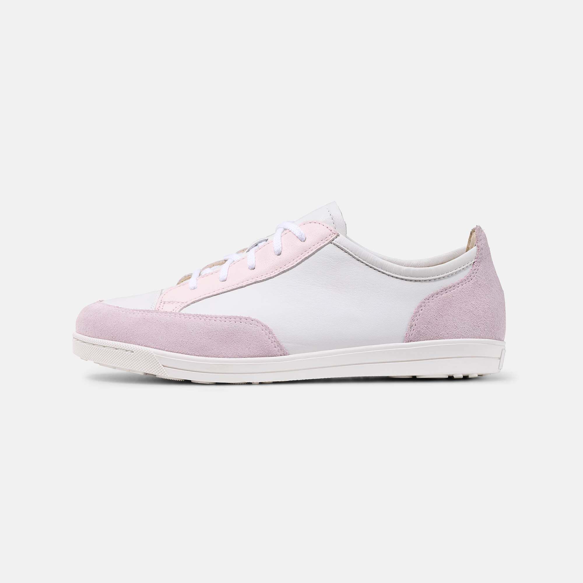 Weißer und rosafarbener Damen-Schnürschuh aus Leder und Wildleder. Seitenansicht.