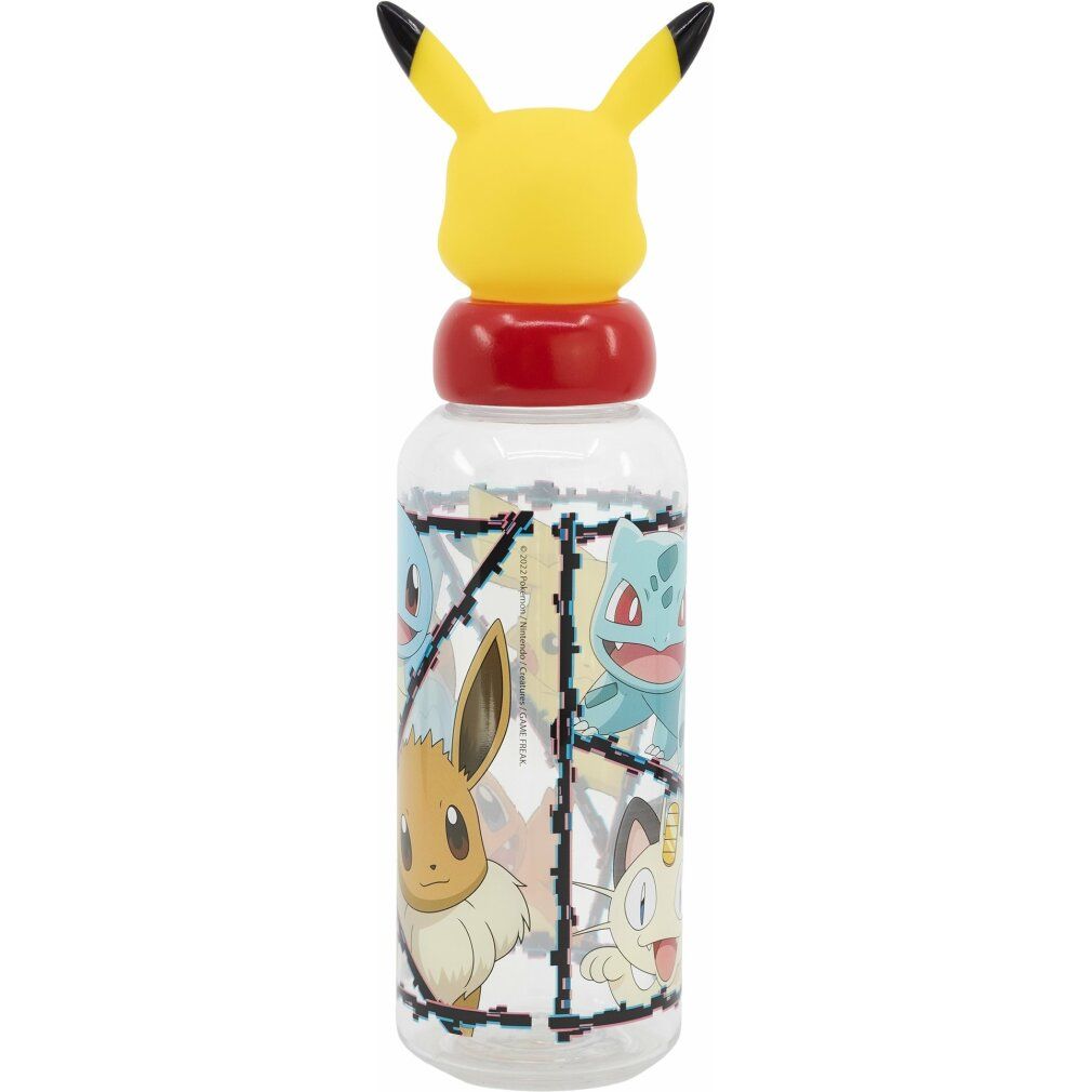 Transparente Trinkflasche mit Pikachu-Deckel. Auf der Flasche sind Evoli, Bisasam und Mauzi abgebildet. Roter Verschluss.