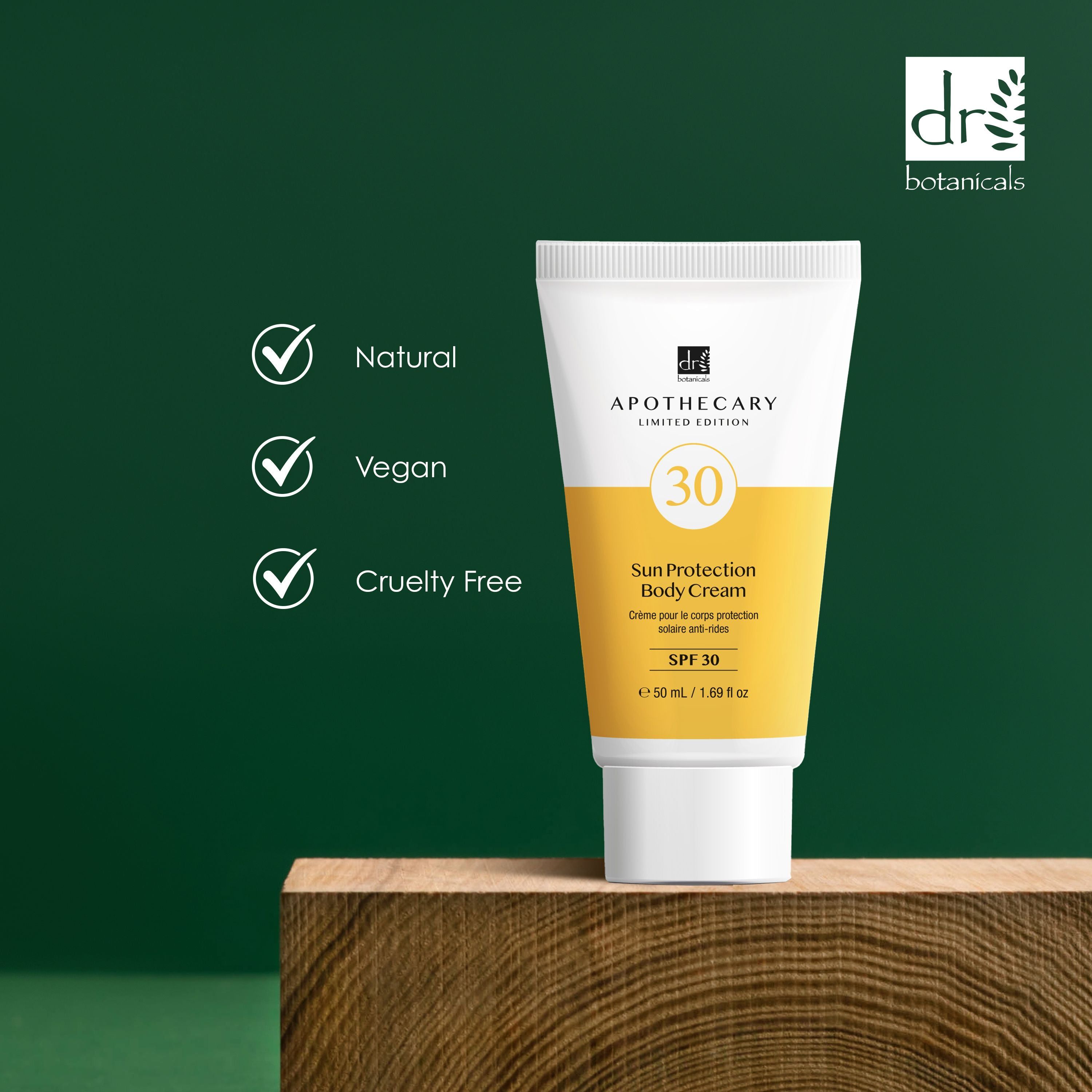 Weiße Tube mit gelbem Etikett. Aufschrift: Apothecary, SPF 30, Sun Protection Body Cream. Symbole: Natural, Vegan, Cruelty Free.