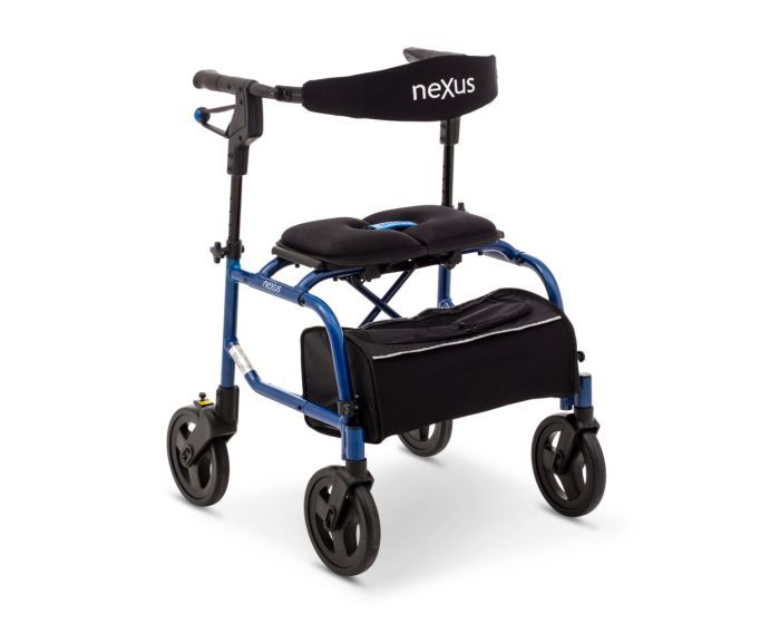 Blauer Rollator mit schwarzem Sitz und Tasche. Nexus-Schriftzug am Rücken. Vier Räder, Handgriffe.