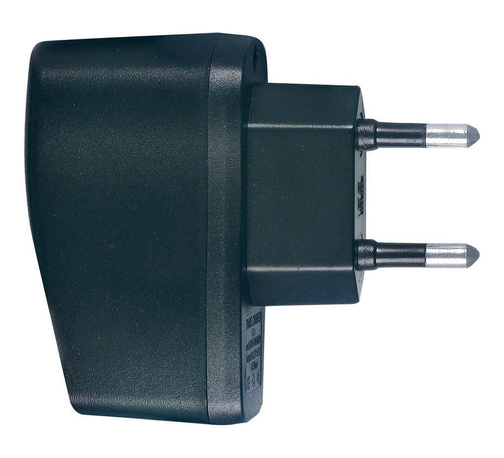 Schwarzes Netzteil mit Eurostecker. Eckiges Gehäuse, zwei runde Metallstifte. Seitliche Ansicht.