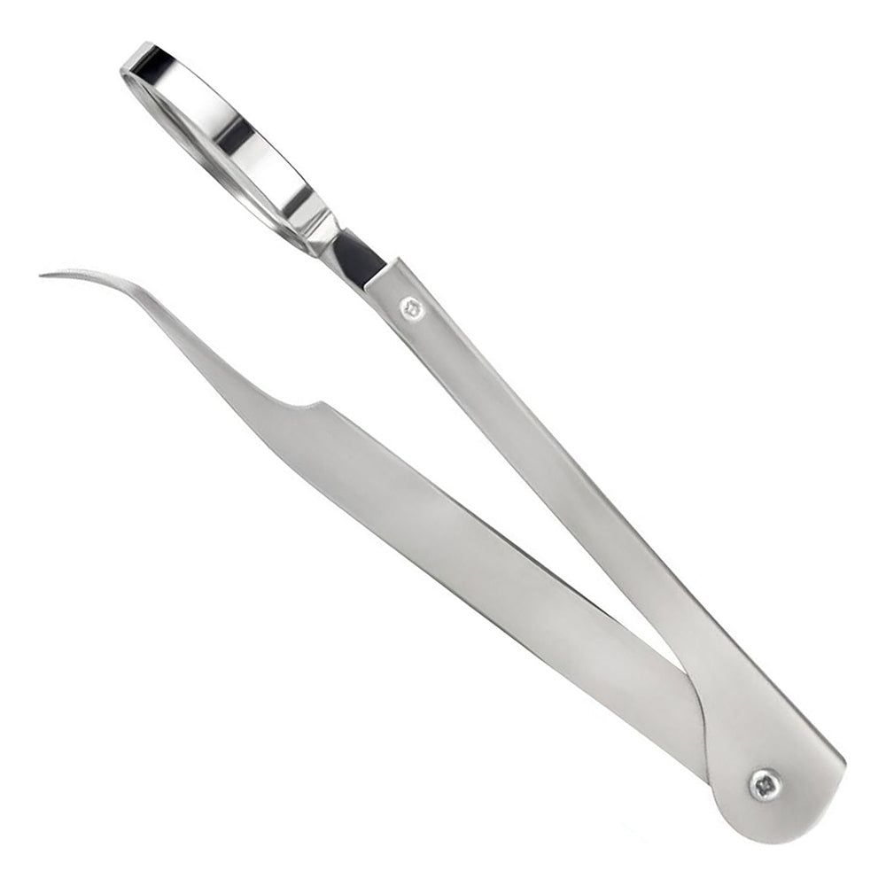 Pinzette aus Metall, gebogen, mit abgerundeten Griffen und einer Öse. Auf hellem Hintergrund.