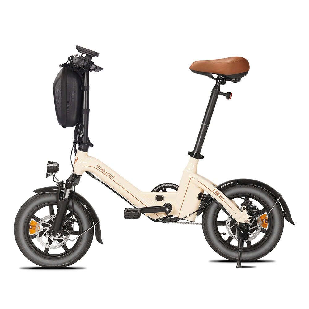 Faltbares E-Bike, cremefarben, schwarze Elemente. Brauner Sattel. Aufrechtes Modell mit Gepäcktasche. Bodywel T16 Pro.