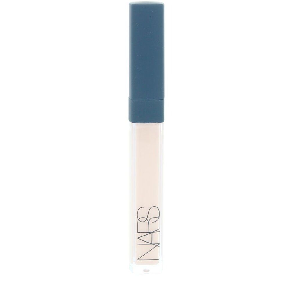 Concealer-Tube mit blauem Deckel. Aufschrift NARS.