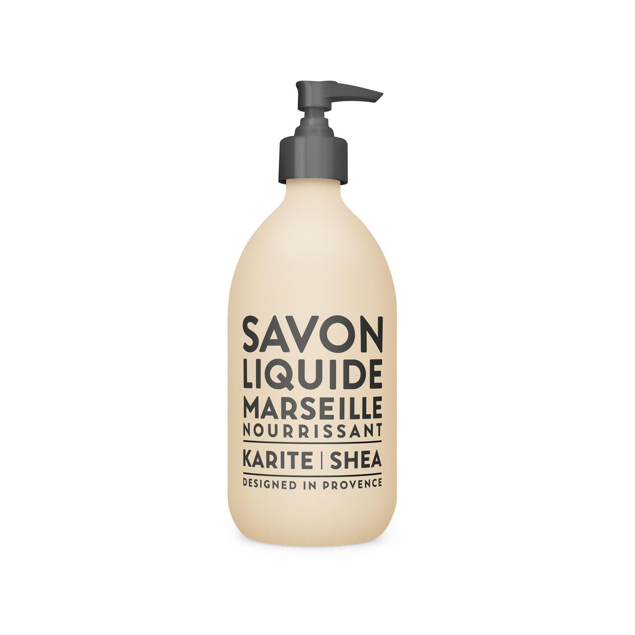 Beige Flüssigseife-Spender mit schwarzem Pumpkopf. Text: Savon Liquide Marseille, Karité/Shea. Hergestellt in der Provence.